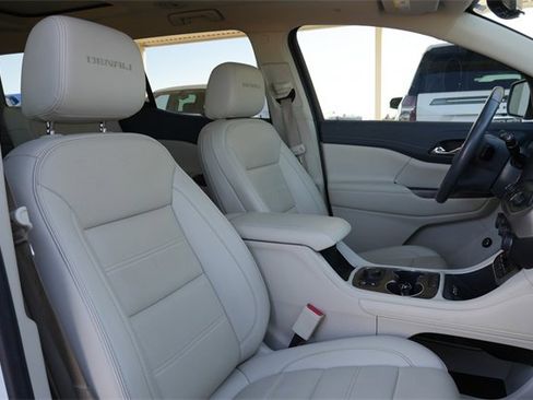 Used 2022 GMC Acadia Denali w/ Denali Ultimate Package image 18