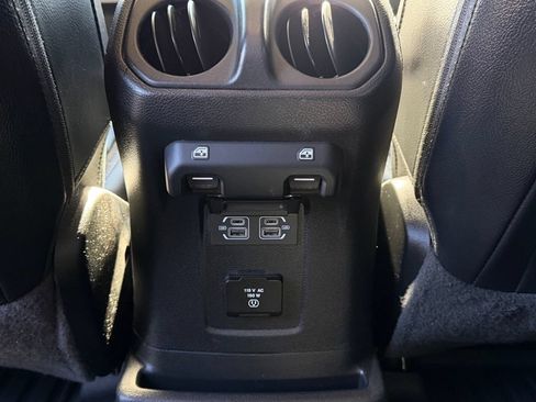 Used 2022 Jeep Wrangler Unlimited Sahara AWD/4WD image 14