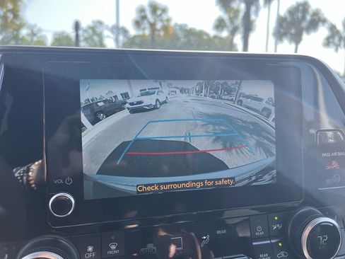 Used 2025 Toyota Highlander XLE AWD/4WD image 25