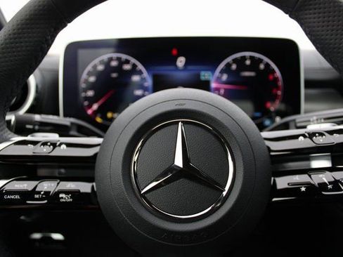 Used 2024 Mercedes-Benz C 300 4MATIC Sedan image 17