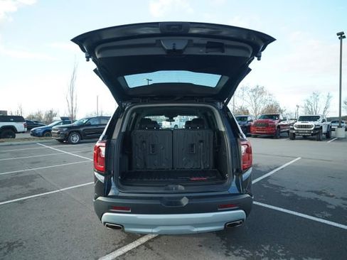 Used 2023 GMC Acadia SLE w/ Driver Convenience Package image 16
