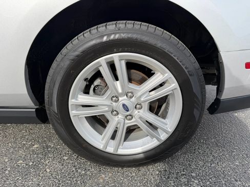 Used 2010 Ford Mustang Convertible RWD image 19
