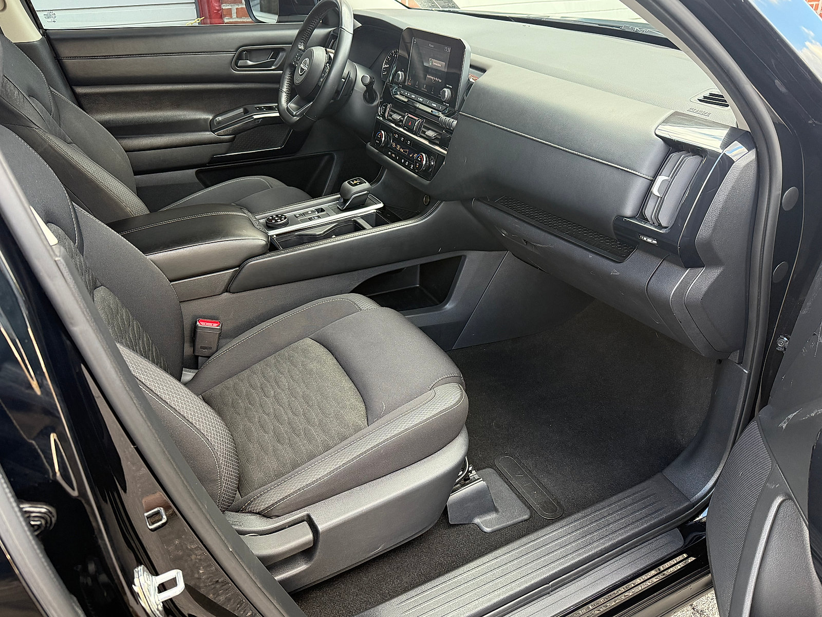 Used 2023 Nissan Pathfinder SV AWD/4WD image 36