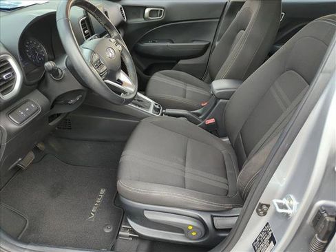 Used 2022 Hyundai Venue SEL FWD image 16