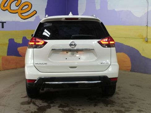 Used 2017 Nissan Rogue SV AWD/4WD image 6