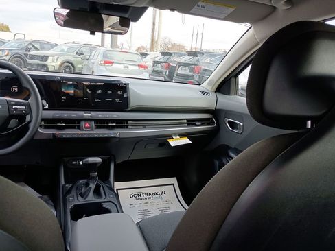 Used 2025 Kia K4 FWD image 11