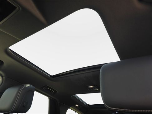 New 2025 Land Rover Discovery S image 32