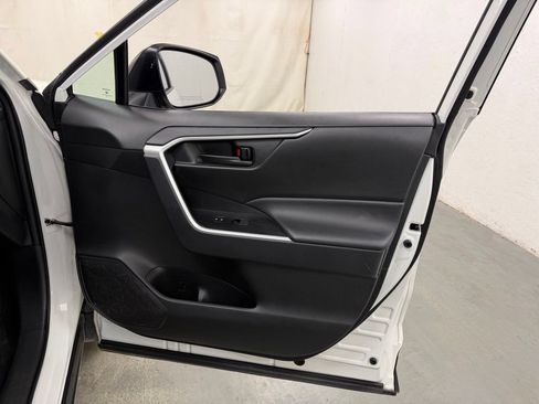 Used 2024 Toyota RAV4 LE AWD/4WD image 9