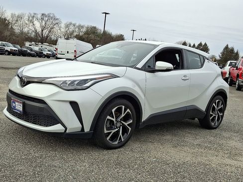 Used 2022 Toyota C-HR XLE image 6