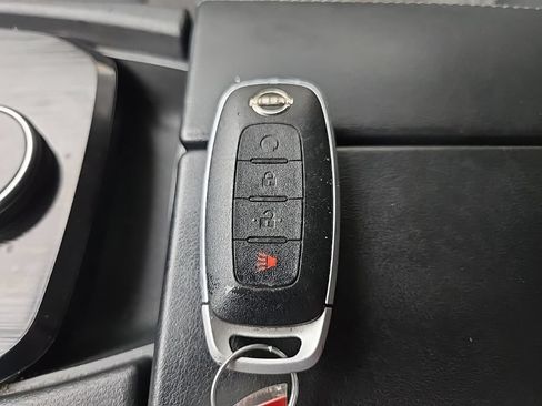 Used 2023 Nissan Rogue SV AWD/4WD image 96