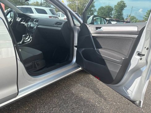 Used 2016 Volkswagen e-Golf SE w/ DC Fast Charging Package image 15