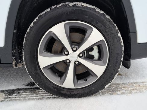 Used 2021 Jeep Cherokee Limited image 12