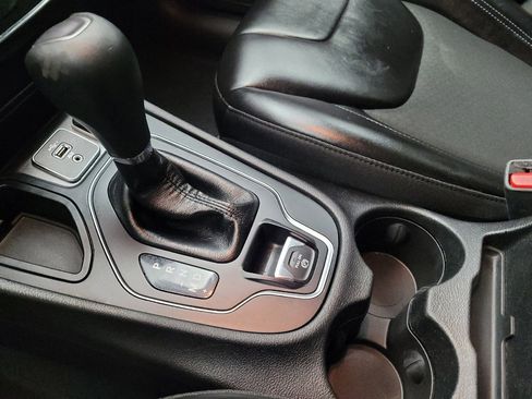 Used 2019 Jeep Cherokee Latitude Plus w/ Comfort/Convenience Group image 26