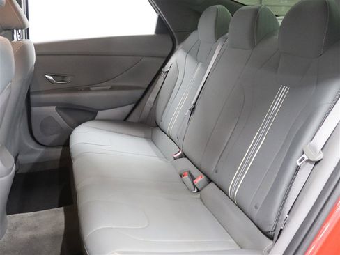 Used 2021 Hyundai Elantra SEL w/ Convenience Package image 9