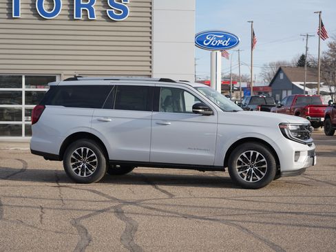 New 2025 Ford Expedition Platinum image 2