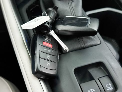 Used 2025 Toyota Grand Highlander FWD image 40