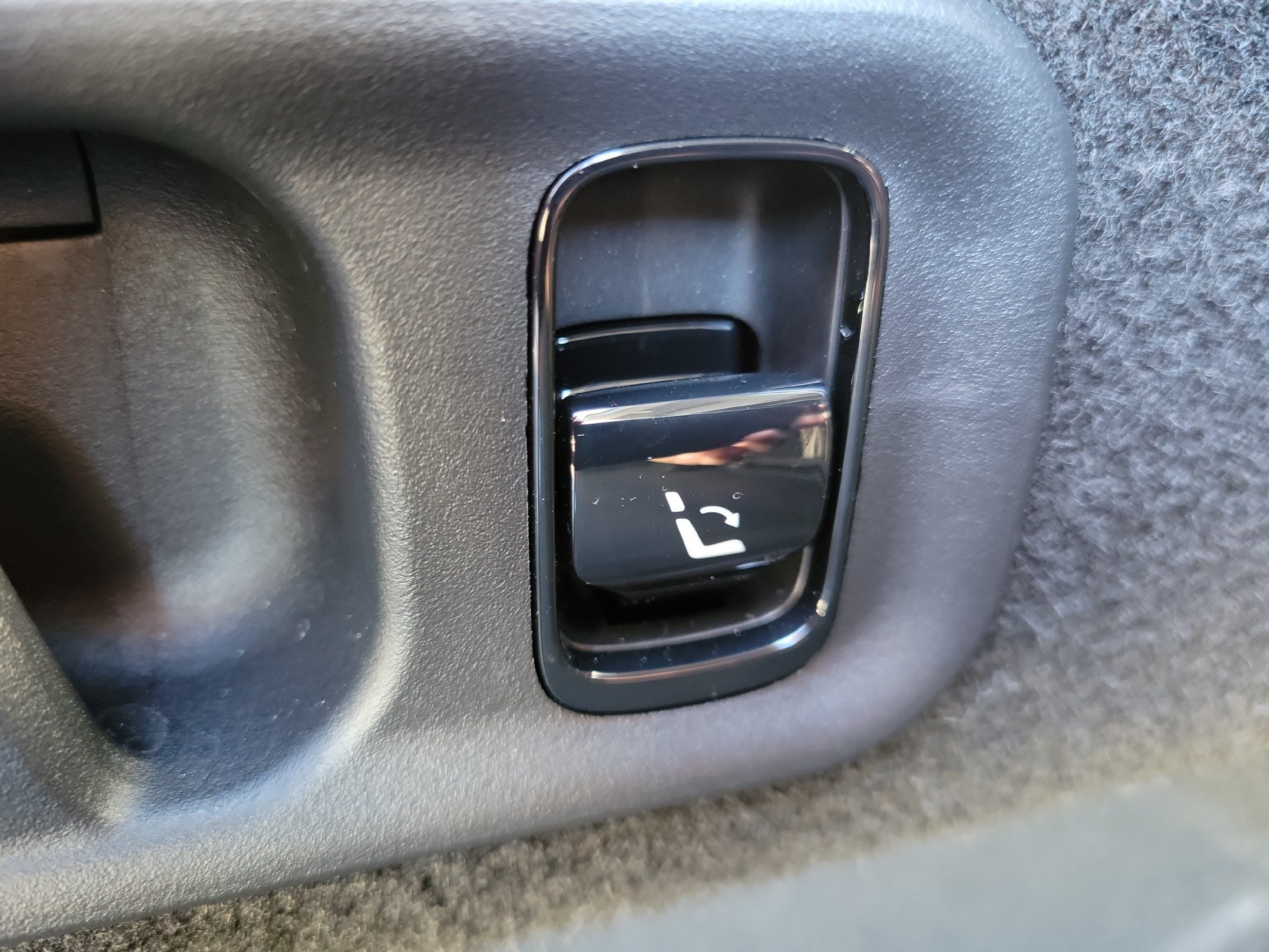 Used 2025 Mercedes-Benz E 350 Sedan w/ Winter Package image 14
