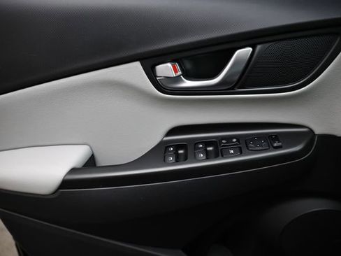 Used 2023 Hyundai Kona Limited image 15