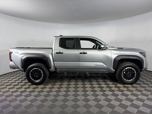 Used 2025 Toyota Tacoma TRD Off-Road AWD/4WD image 5