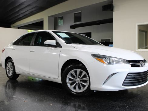 Used 2016 Toyota Camry LE FWD image 34