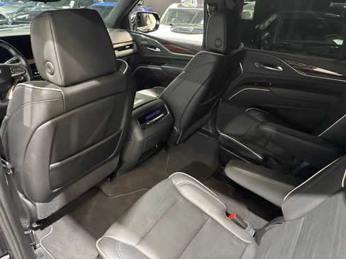 Used 2024 Cadillac Escalade ESV Premium Luxury AWD/4WD image 22