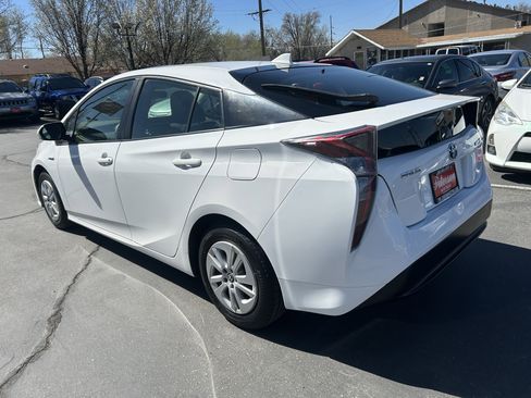 Used 2016 Toyota Prius Two image 6
