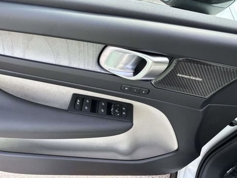 New 2026 Volvo XC40 B5 Ultra w/ Protection Package Premier image 20