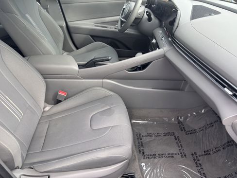 Used 2024 Hyundai Elantra SEL FWD image 26