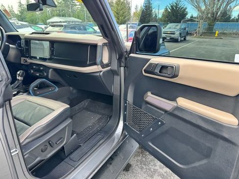 Used 2023 Ford Bronco Wildtrak image 13