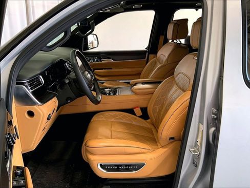 Used 2024 Jeep Grand Wagoneer L Series III w/ Rear Seat Video Group 1 AWD/4WD image 15