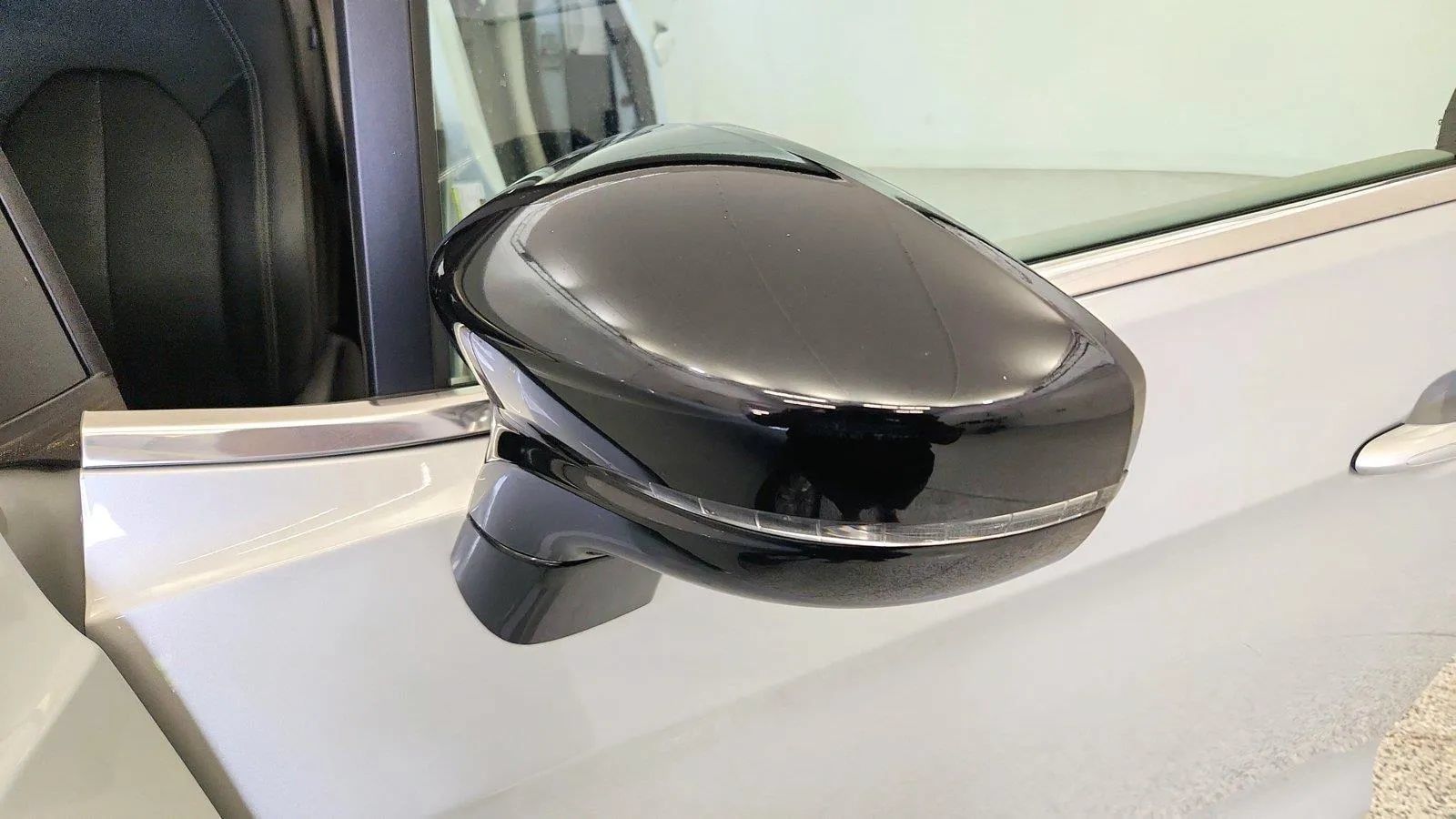 Used 2024 Chrysler Pacifica Touring-L FWD image 38