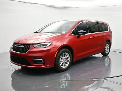 New 2026 Chrysler Pacifica Select