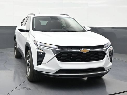 Used 2026 Chevrolet Trax LT FWD image 7