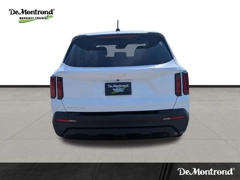 Used 2023 Kia Sorento LX image 6