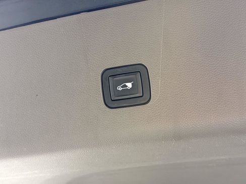 Certified 2020 Chevrolet Traverse LT FWD image 18