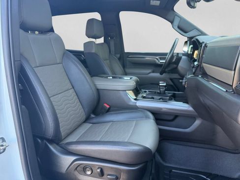 Used 2022 Chevrolet Silverado 1500 ZR2 w/ Technology Package AWD/4WD image 15