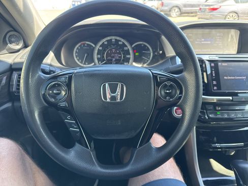 Used 2017 Honda Accord EX image 11