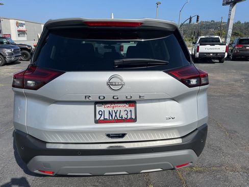 Used 2023 Nissan Rogue SV image 7