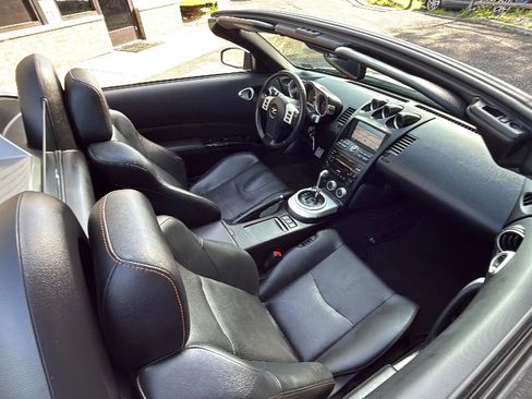 Used 2007 Nissan 350Z Touring RWD image 56
