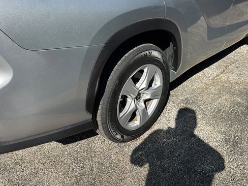 Used 2022 Toyota Highlander LE image 42