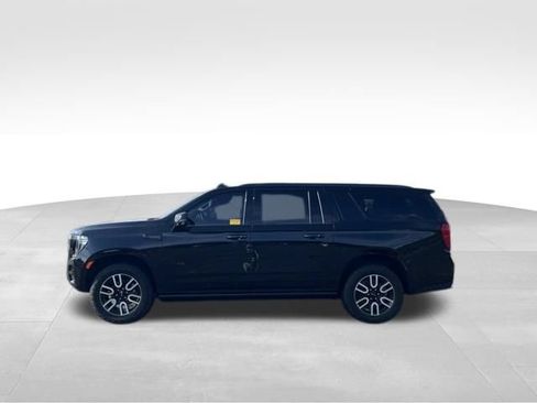 Used 2023 GMC Yukon XL AT4 w/ AT4 Premium Package AWD/4WD image 2
