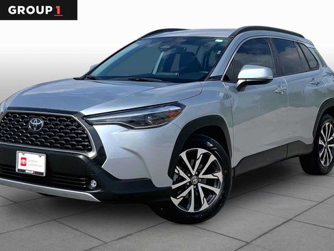 Used 2023 Toyota Corolla Cross XLE w/ Convenience Package FWD image 1