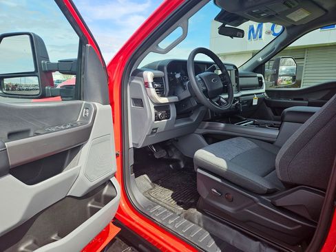 New 2026 Ford F350 4x4 Crew Cab Super Duty image 10