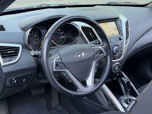 Used 2017 Hyundai Veloster Value Edition FWD image 17