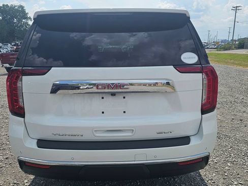 Used 2024 GMC Yukon SLT w/ SLT Premium Package AWD/4WD image 4