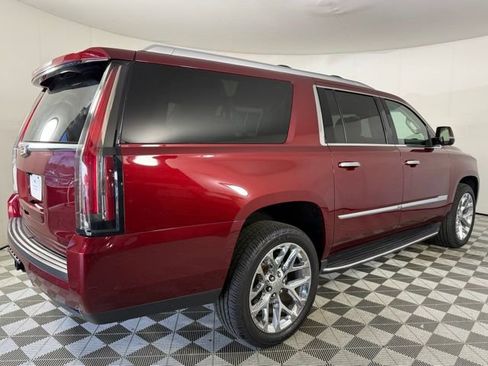 Used 2018 Cadillac Escalade ESV Premium Luxury image 4