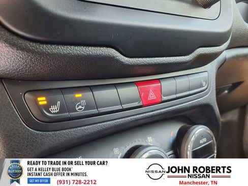 Used 2016 Jeep Renegade Limited image 22