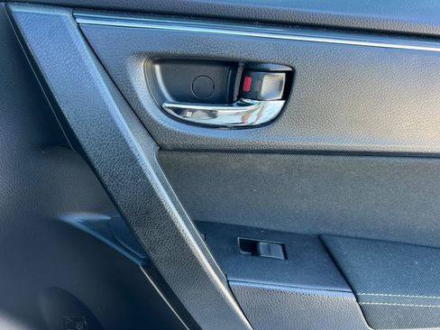 Used 2018 Toyota Corolla LE FWD image 21