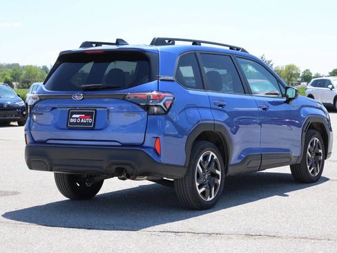 Used 2025 Subaru Forester Premium AWD/4WD image 9