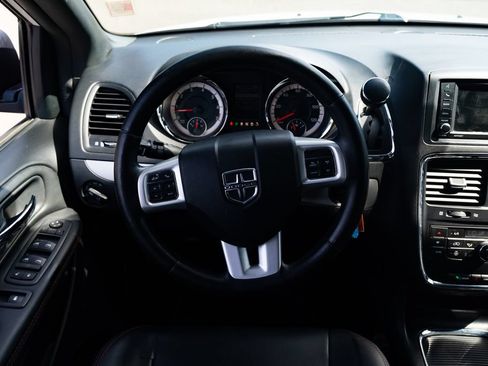 Used 2017 Dodge Grand Caravan GT FWD image 11